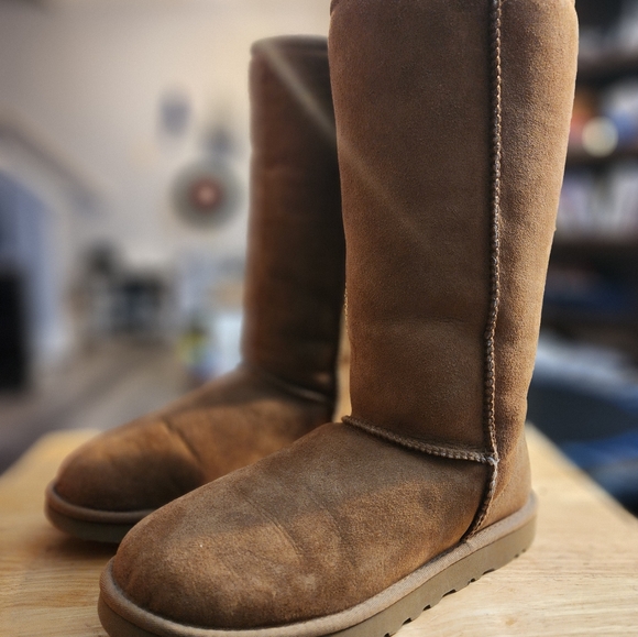 Classic Chestnut UGG Boots Womes Size 9 - Picture 1 of 4
